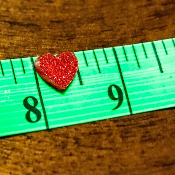Glitter laser cut acrylic heart earrings - Picture 2 of 2
